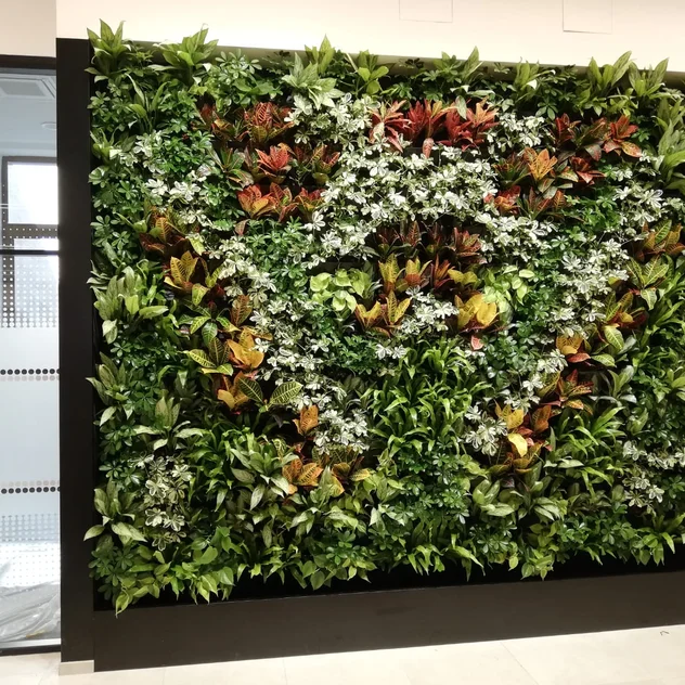 Česká spořitelna - lebende Wand mit automatischer Bewässerung