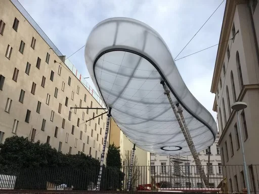 EON, Prag Smíchov, Blumenwand EON, Prag Smíchov