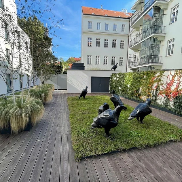 Hotel Cube Prag - lebendes Grün an der Gebäudewand